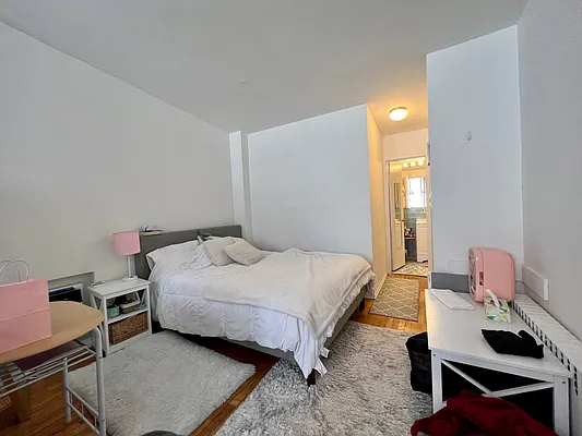 Rented by City Connections Realty | media 16