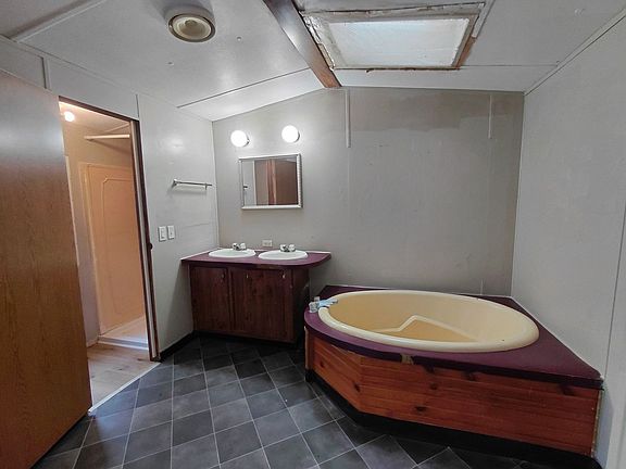 3rd image of 20899 Hampton Dr