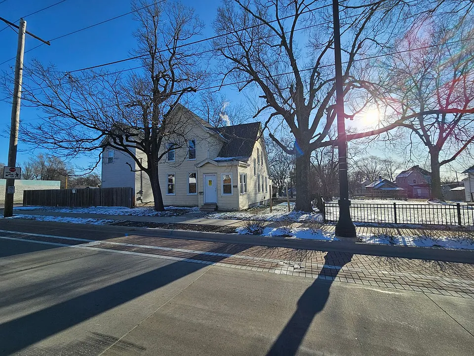 1308 S Western Ave