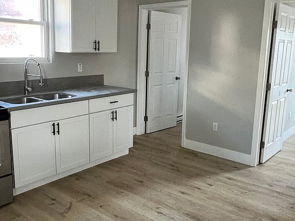 4th image of 28 E College Ave