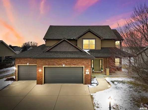 704 Grandyle Dr, Washington, IL 61571