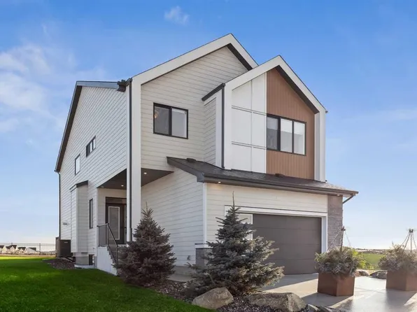 335 W Heartwood Gdns SE, Calgary, AB T3S 0R4