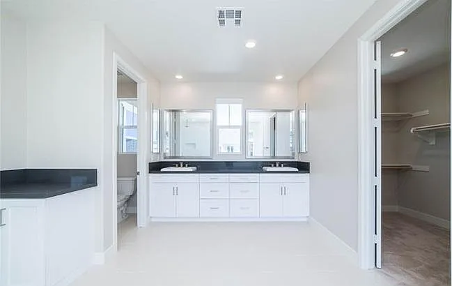 63 Harlow — Photo 16