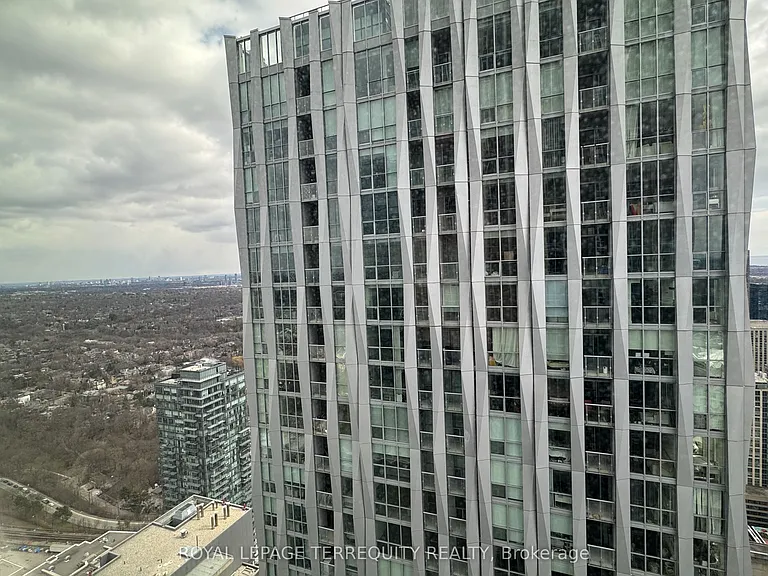 11 Yorkville Ave #4906 — Photo 4