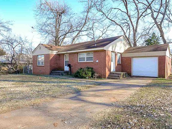 3rd image of 825 W Brooke Ave