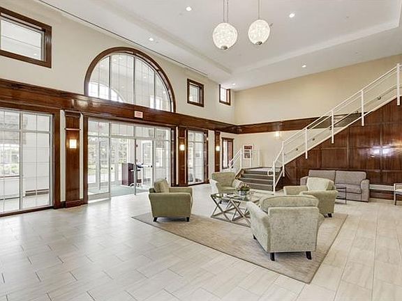 5th image of 10 Byron Pl Unit 619