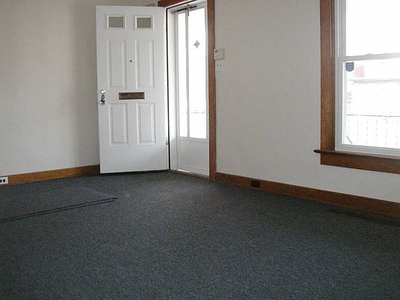 5th image of 1557 Willow Ave