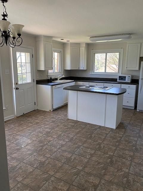 2nd image of 901 Wimbledon Rd