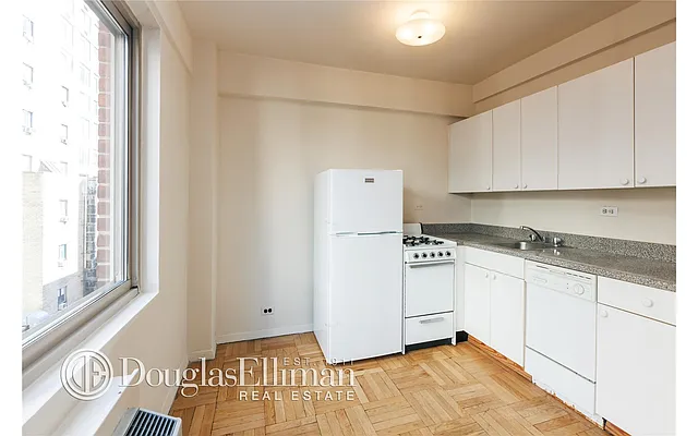 Sold by Douglas Elliman | media 14