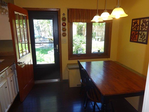 Door to patio/backyard 