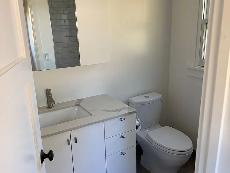 Miles Complex — Photo 20