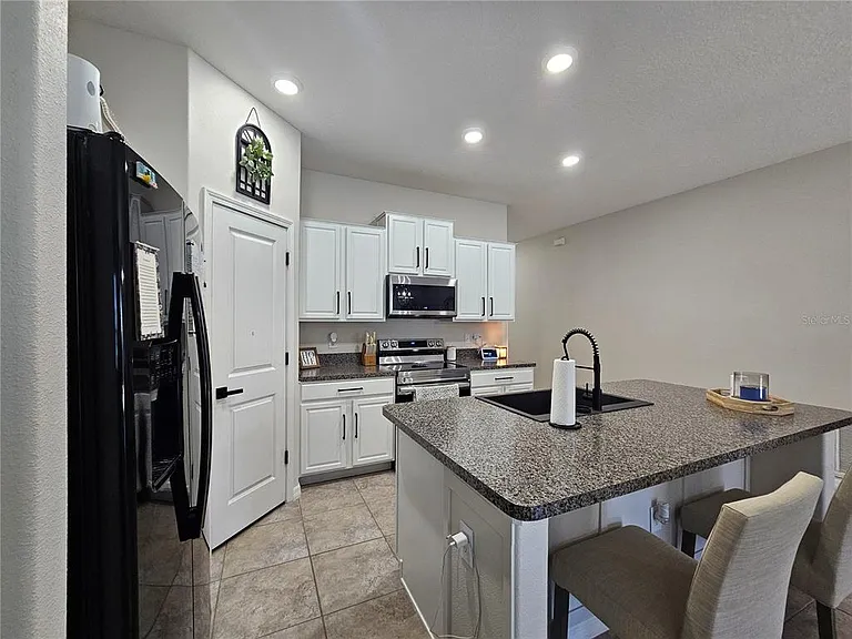 10005 Rose Petal Pl — Photo 14