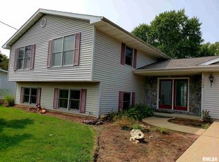 113 S Maple St, Green Valley, IL 61534