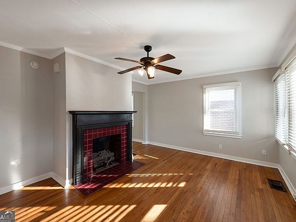 2nd image of 152 1st St SW