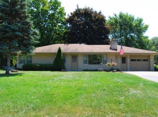 N69W20921 Pleasant St, Menomonee Falls, WI 53051