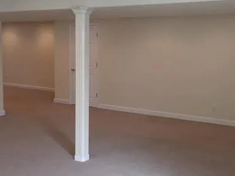 350 Hawthorne Ave — Photo 11