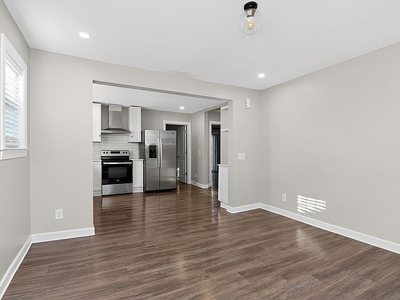 3rd image of 4044 Dinglewood Ave
