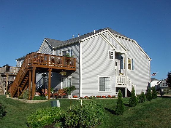 Side/back ext. w/ professional landscape