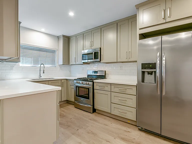 4053 W 23rd St #D — Photo 1