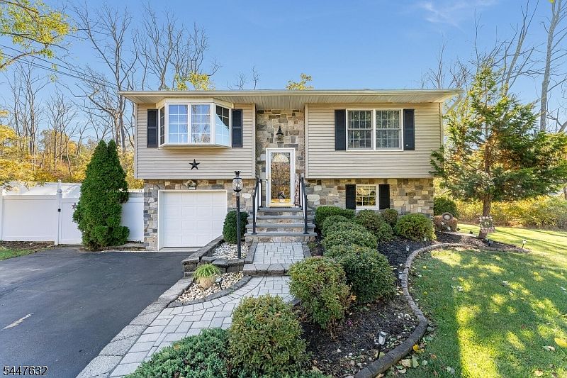 1st image of 36 Mackenzie Rd