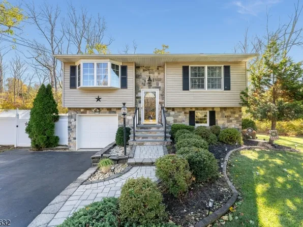 36 Mackenzie Rd, Hampton Boro, NJ 08827