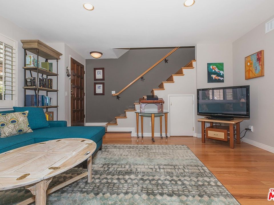 1st image of 13108 Moorpark St APT 3