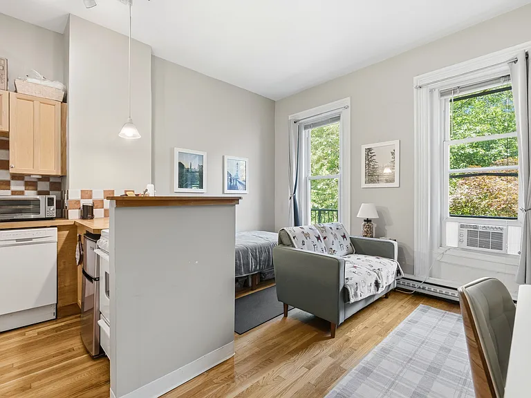 3 Saint Charles St #4 — Photo 4