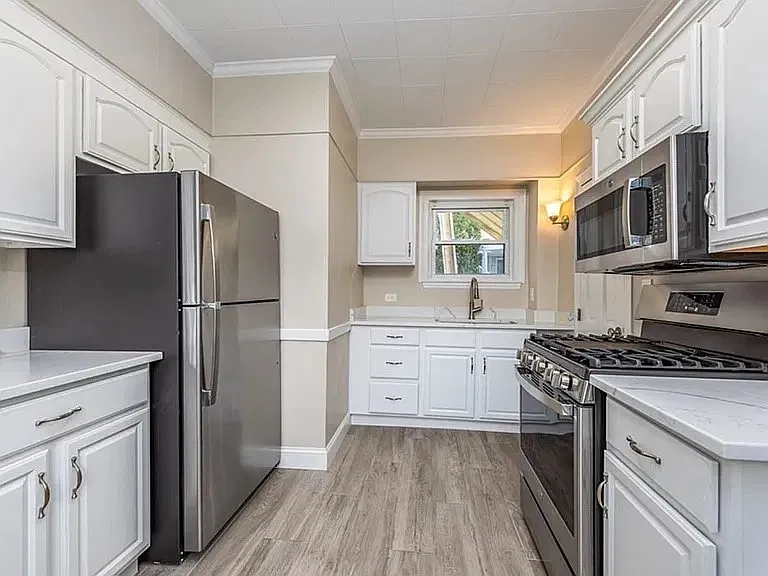 31 Cabot St — Photo 2