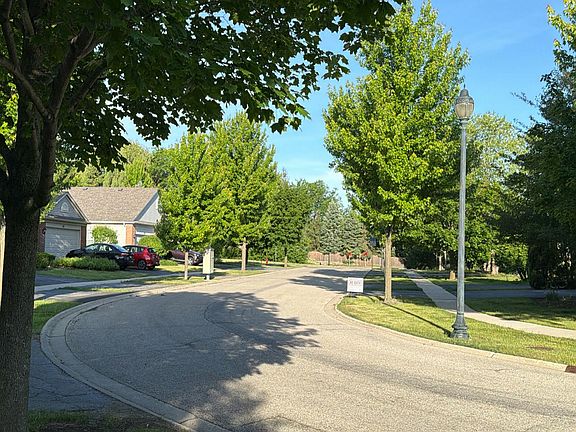 4th image of 665 S Essington Dr