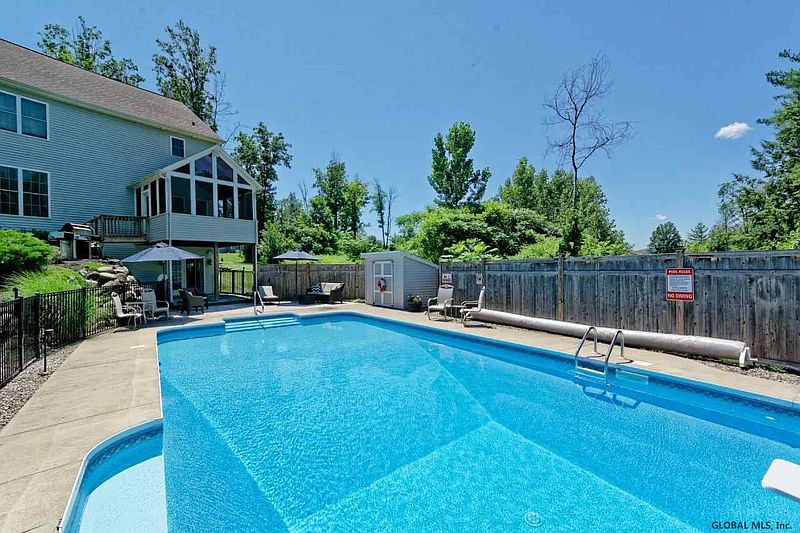 4th image of 19 RIDGE VIEW Drive