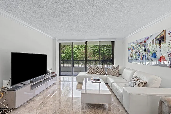 277 N Ocean Blvd — Photo 3