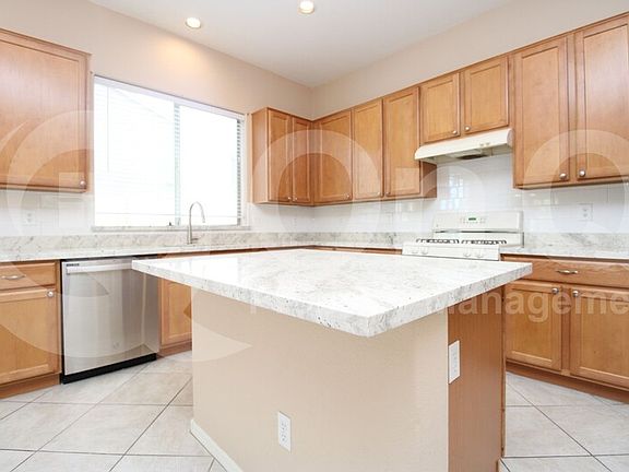 3rd image of 3022 E Buena Vista Dr