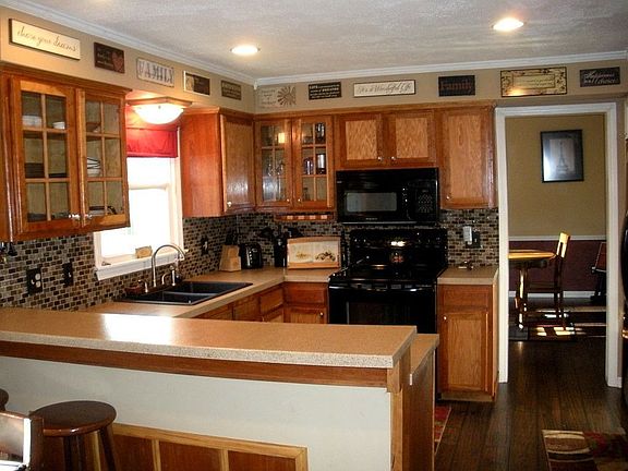 3rd image of 185 Woodland Dr
