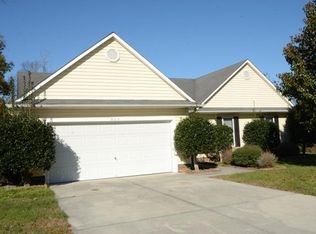 526 Raintree Rd, Jacksonville, NC 28540