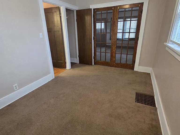 2400 S Henry St — Photo 7