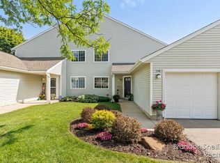 156 Hunters Ln NE, Rockford, MI 49341