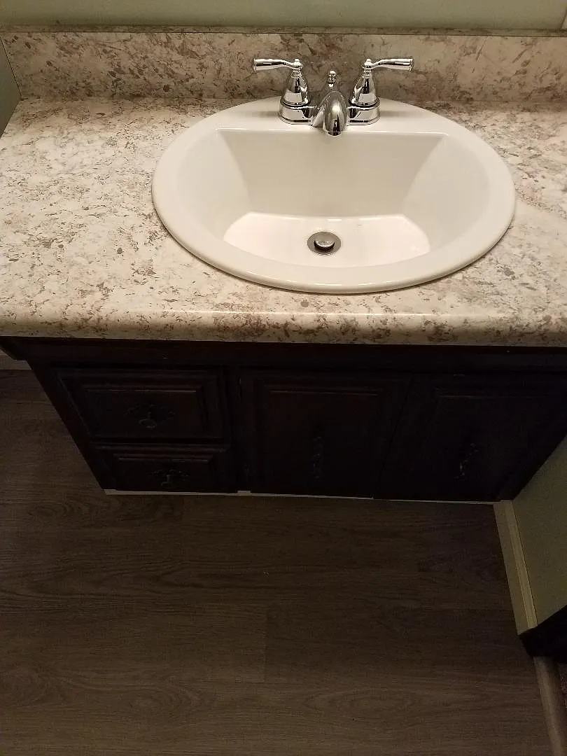 2 bed, 913 sqft, $1,700 — Photo 2