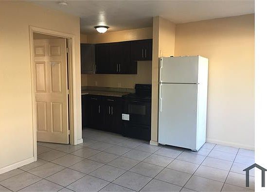 5th image of 2424 NW 21st St #3