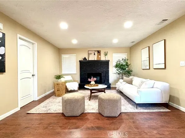 9957 Oakwood Ave, Hesperia, CA 92345