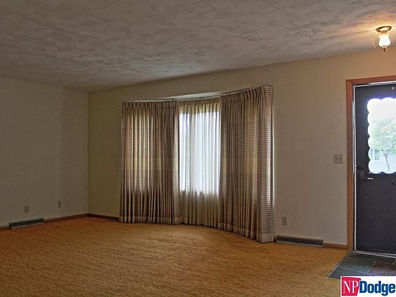 3rd image of 1205 Skyview Dr