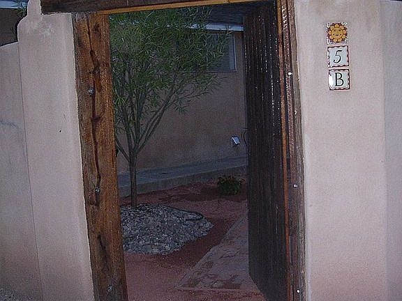 Entry to 3BR/2BA-Unit B