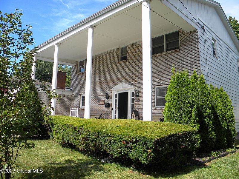 4th image of 305 Cortland Street