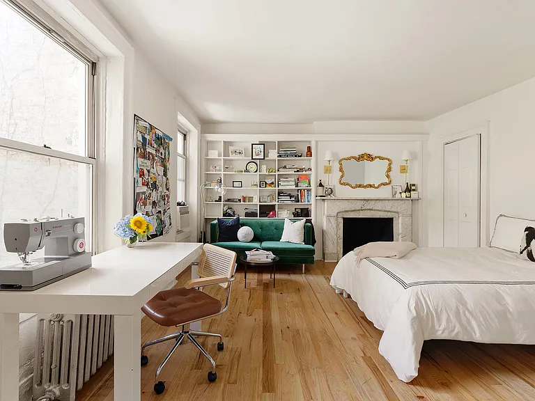 311 E 9th St #2R — Photo 3