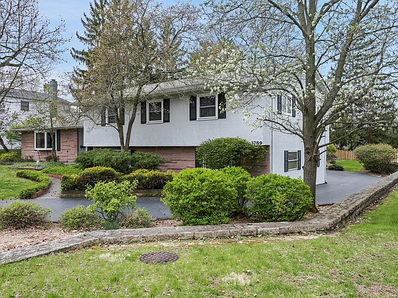2nd image of 3789 Lyon Dr