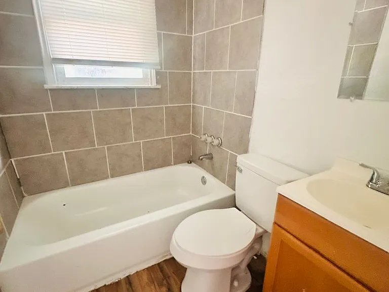 412 W Lincoln Ave — Photo 9