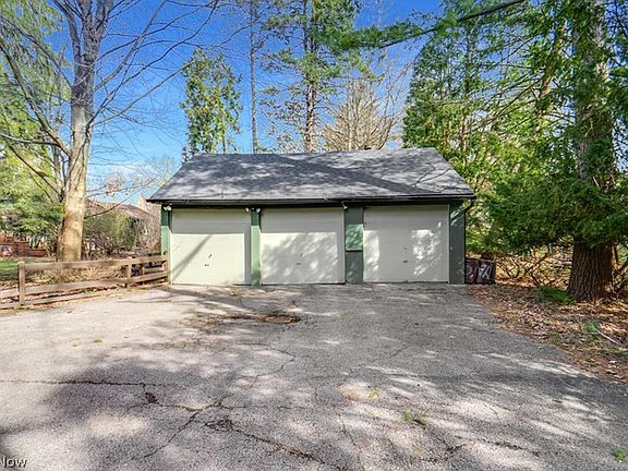 5th image of 18860 Lorain Rd