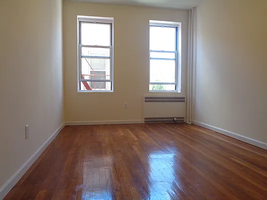 Rented by Zikos Realty Services | media 8