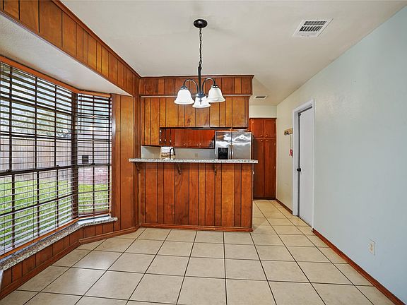 4th image of 623 Rockbrook Dr