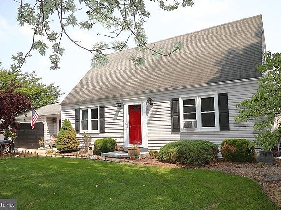 2nd image of 2389 Stauffer Rd