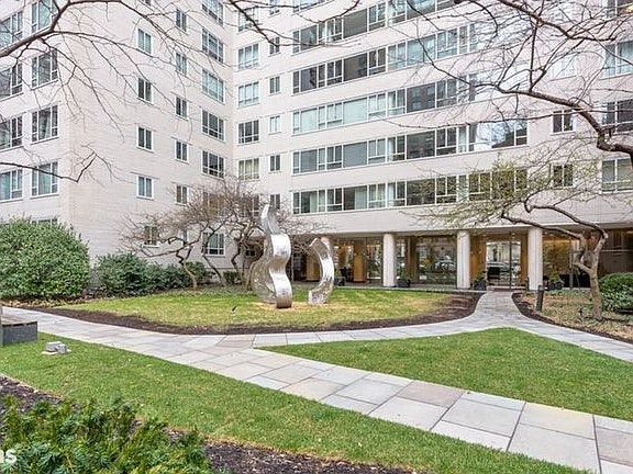 5th image of 200 E 66th St APT B204